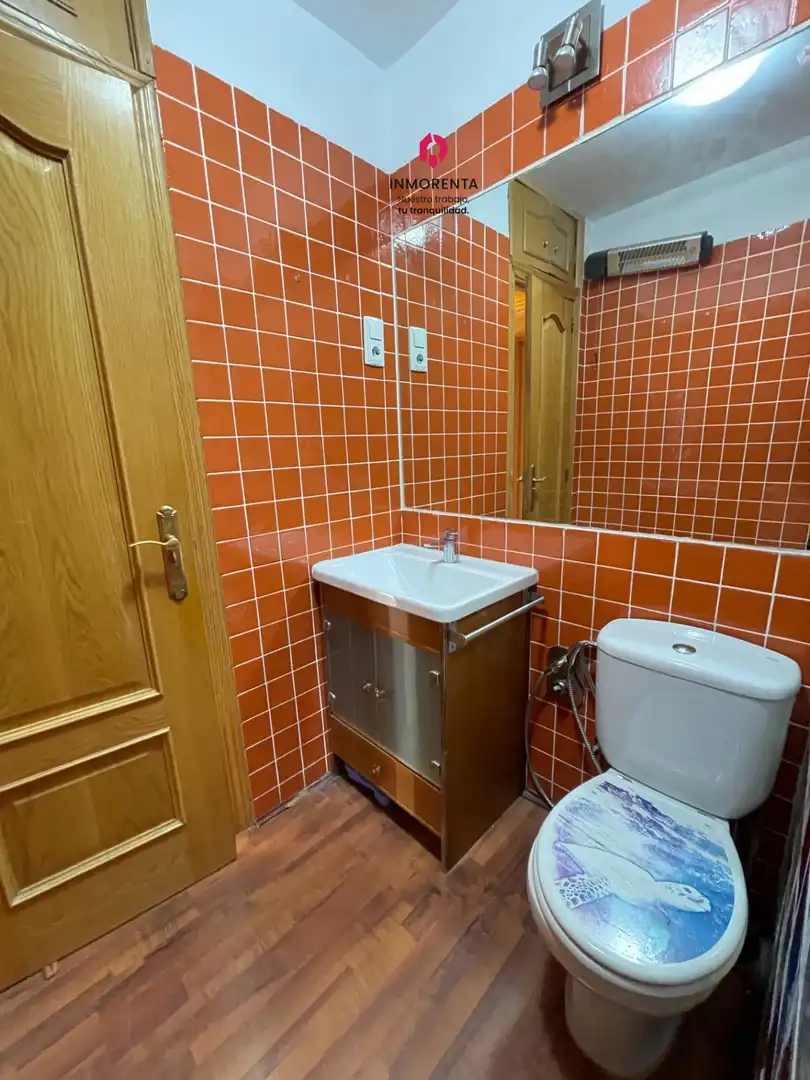 Baño de Piso en venta en Fuenlabrada con Calefacción y Jardín privado