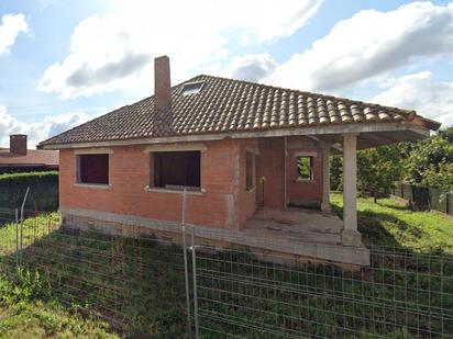 Casa o xalet en venda en Bergondo amb Jardí privat, Terrassa i Balcó