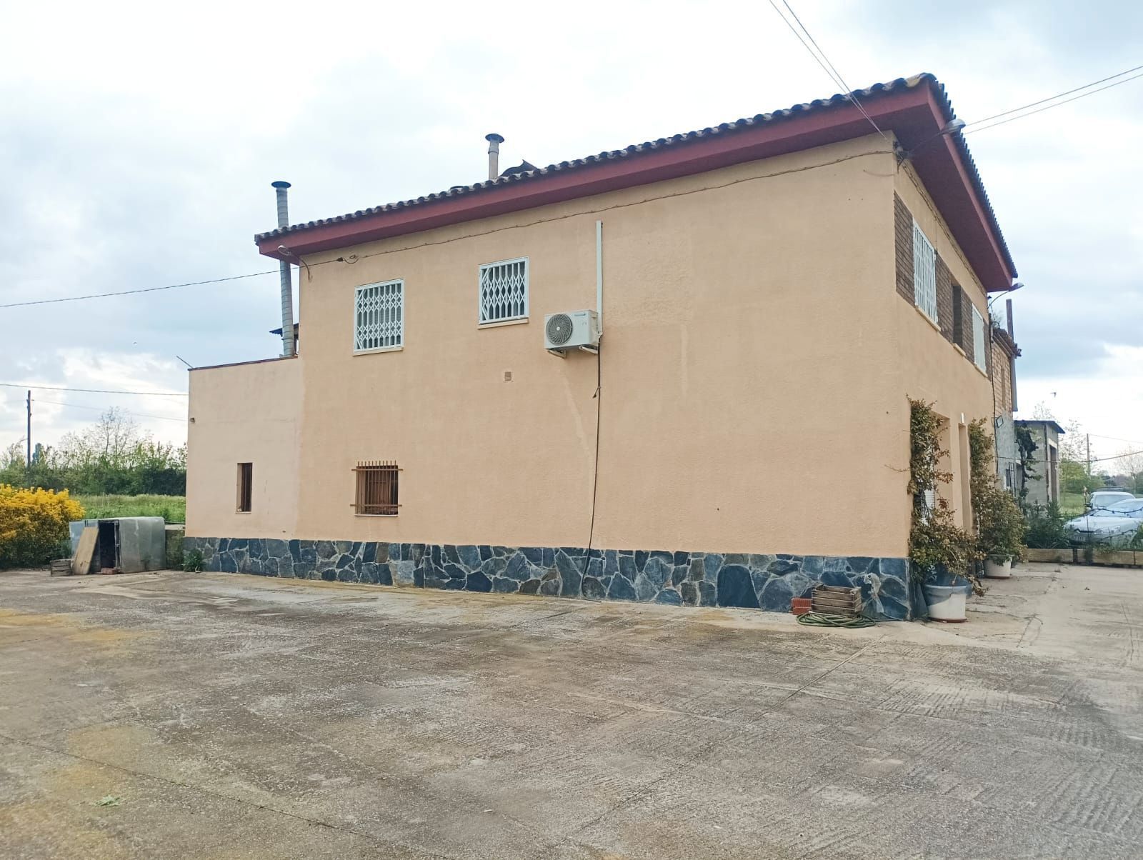 Vista exterior de Finca rústica en venda en  Lleida Capital amb Aire condicionat, Jardí privat i Moblat