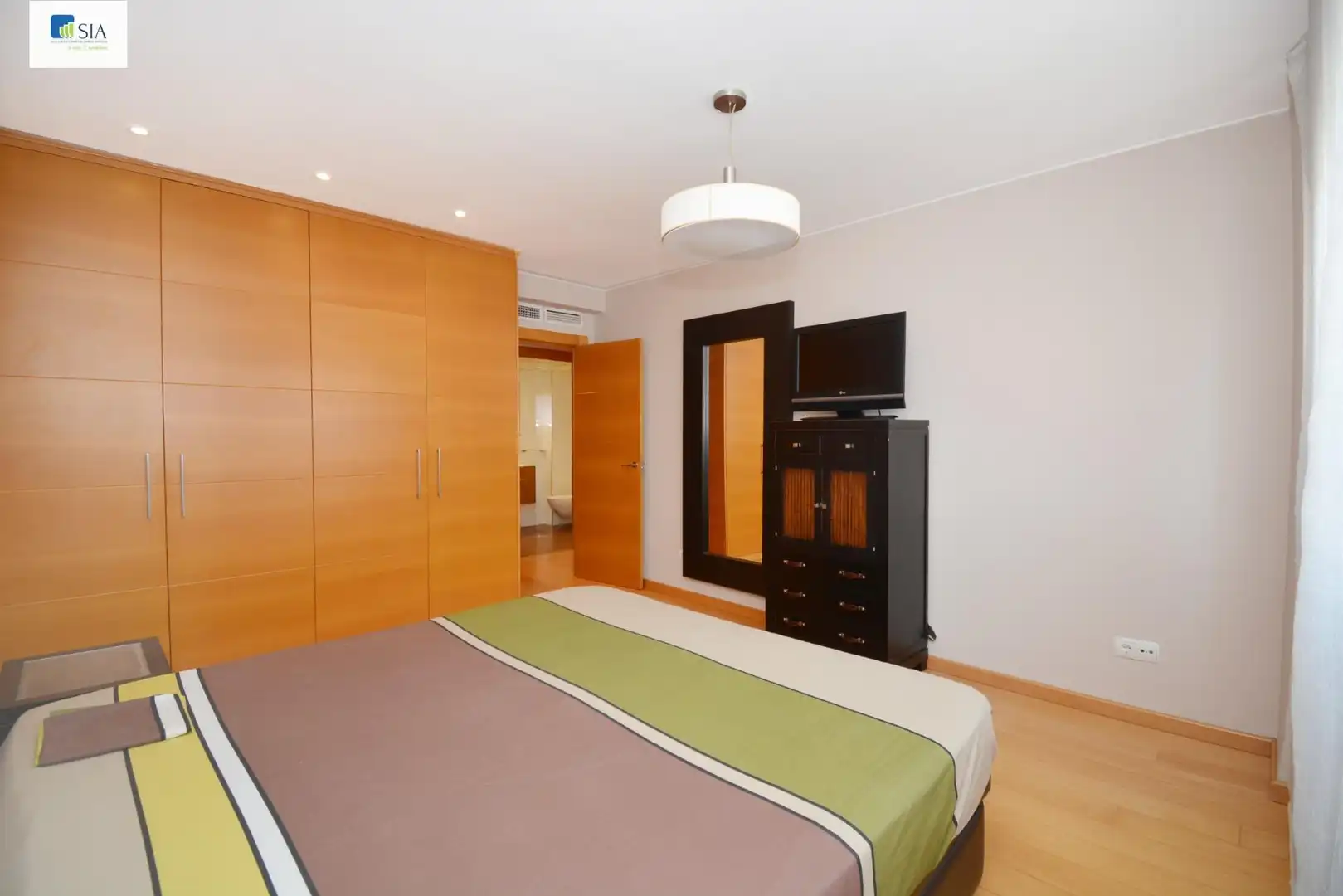 Habitación de Piso de alquiler en Zaragoza con Aire acondicionado, Calefacción y Amueblado