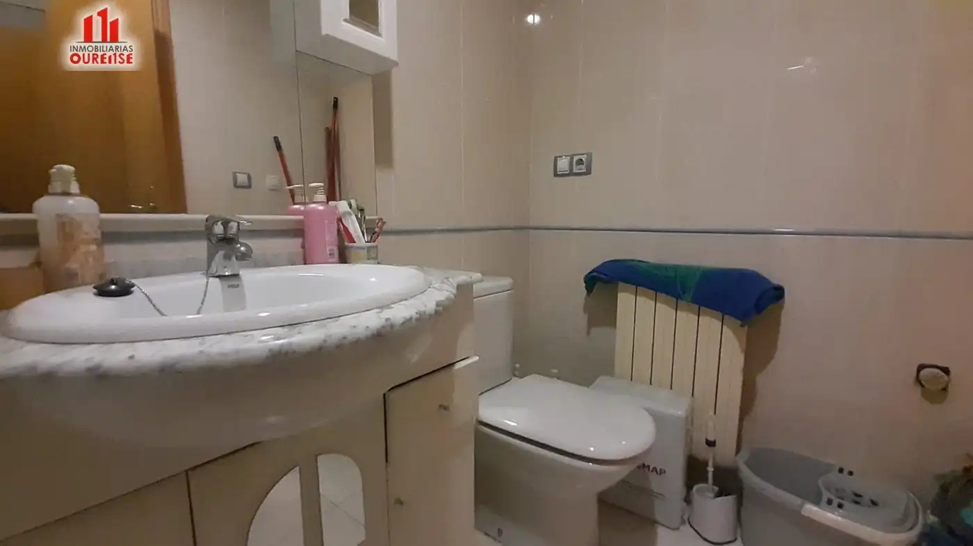 Bathroom of Flat for sale in Ourense Capital   with Heating, Terrace and Storage room