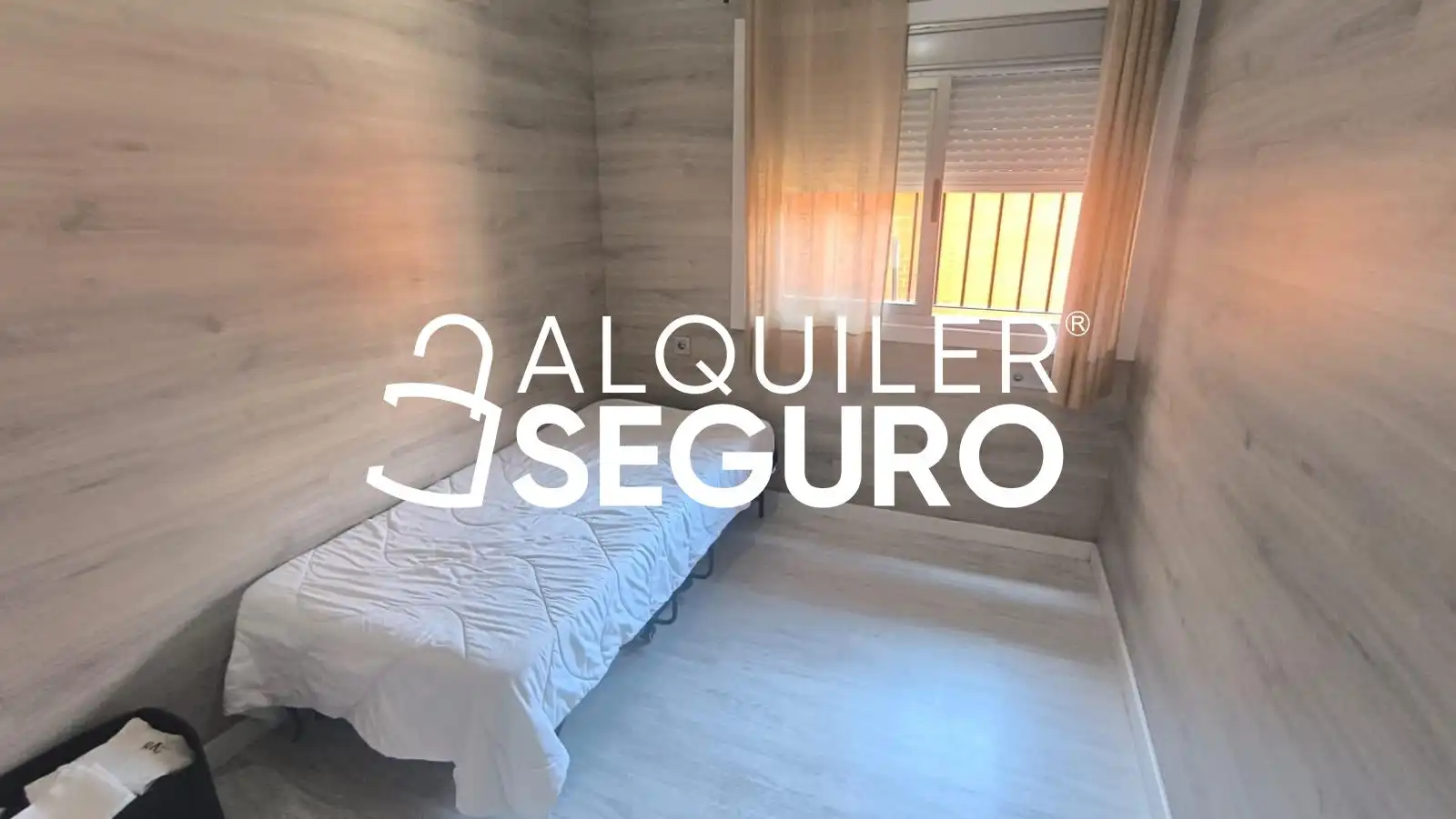 Bedroom of Flat for rent in Sevilla  with Air Conditioner and Furnished