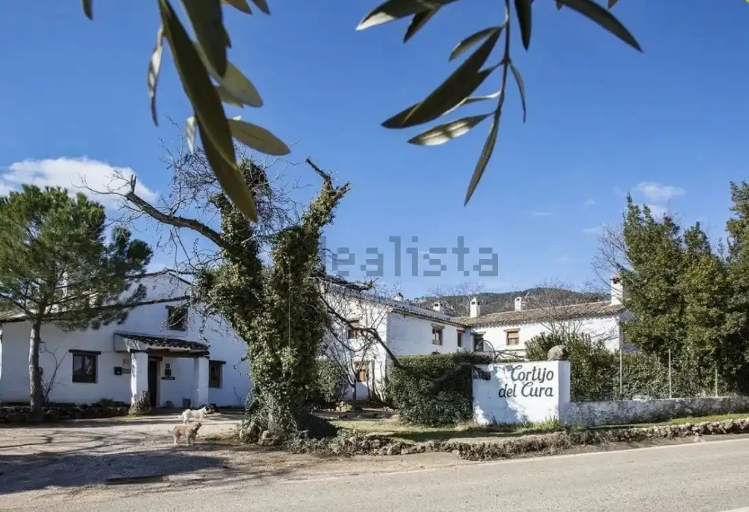 Country homes for sale in Segura de la Sierra  with Private garden, Storage room and Furnished