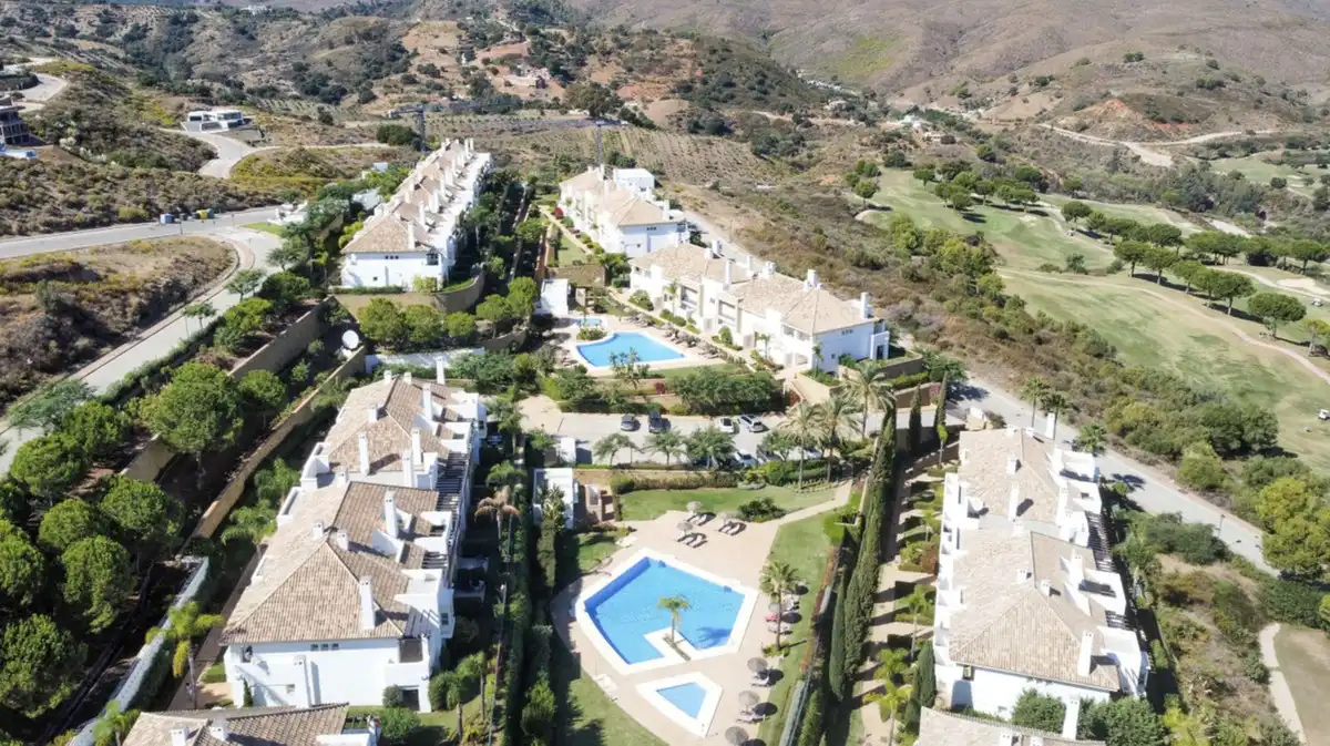 Vista exterior de Casa adosada de alquiler en Mijas con Aire acondicionado, Jardín privado y Terraza
