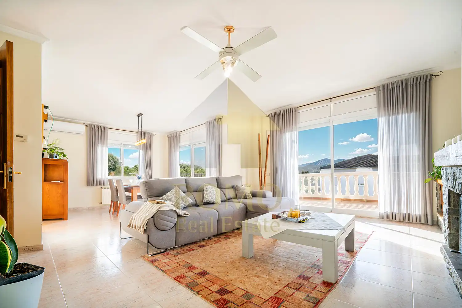 Sala de estar de Casa o chalet en venta en L'Ametlla del Vallès con Aire acondicionado, Calefacción y Jardín privado