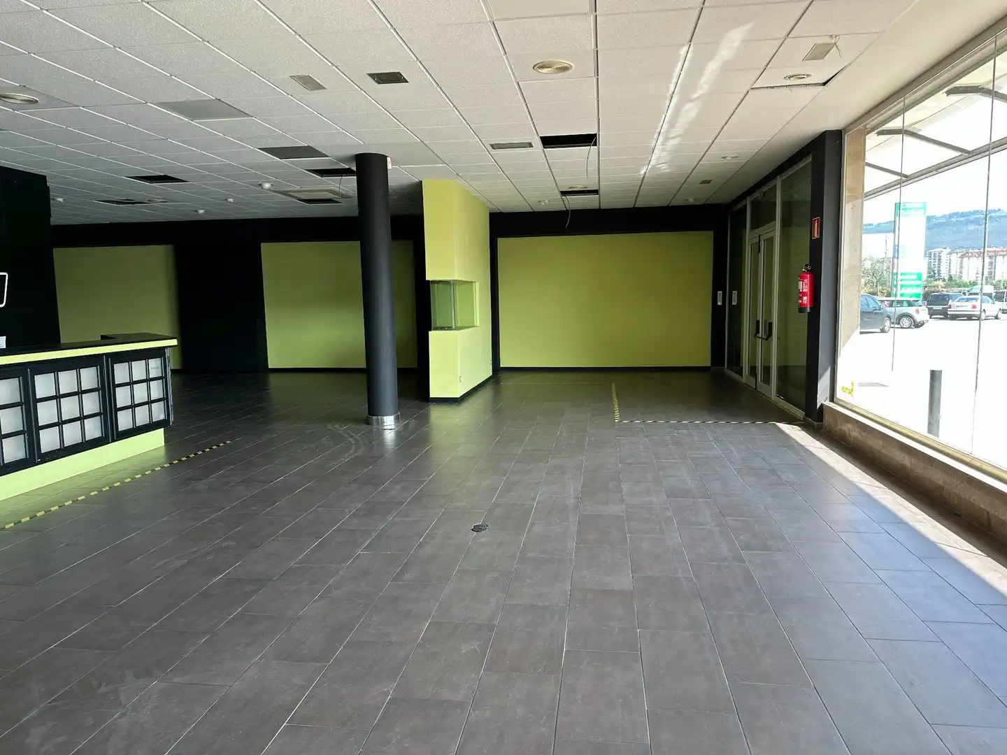 Local comercial de lloguer a Maliaño, imagen 2