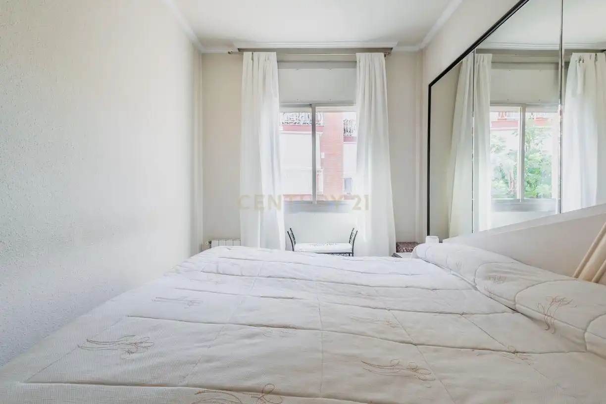 Dormitori de Apartament en venda en Sant Joan Despí amb Aire condicionat