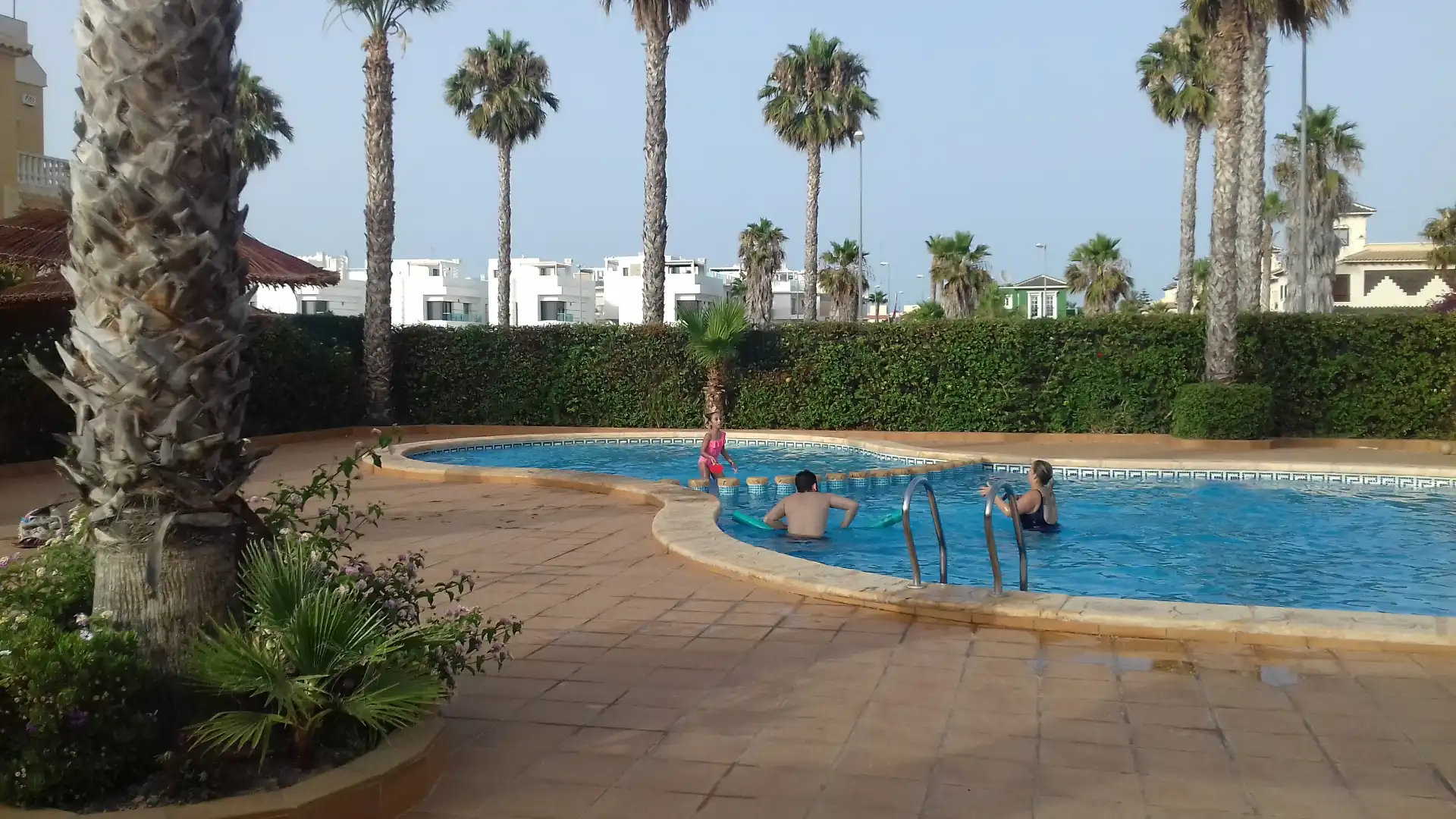 Piscina de Casa adosada en venda en Rojales amb Aire condicionat, Calefacció i Jardí privat