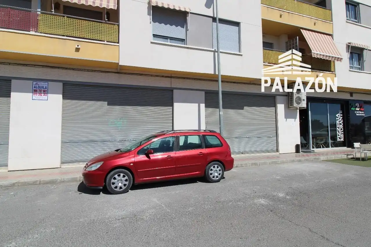 Locale commerciale in affitto a Catral