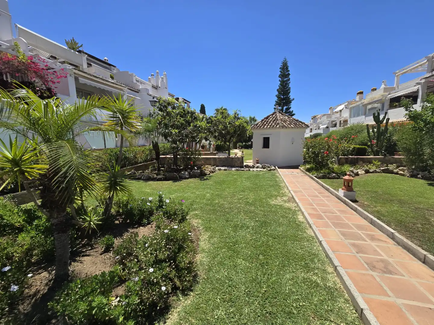 Jardín de Piso en venta en Marbella con Aire acondicionado, Terraza y Alarma