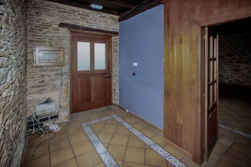 Buildings for sale in Vega de Valcarce