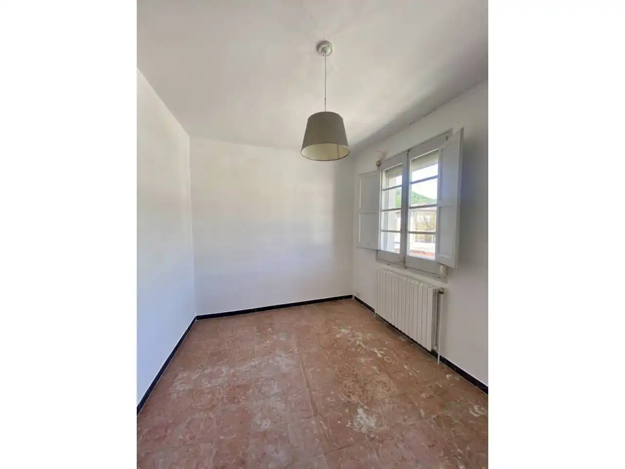 Dormitori de Casa o xalet en venda en Sant Joan Les Fonts amb Calefacció i Jardí privat