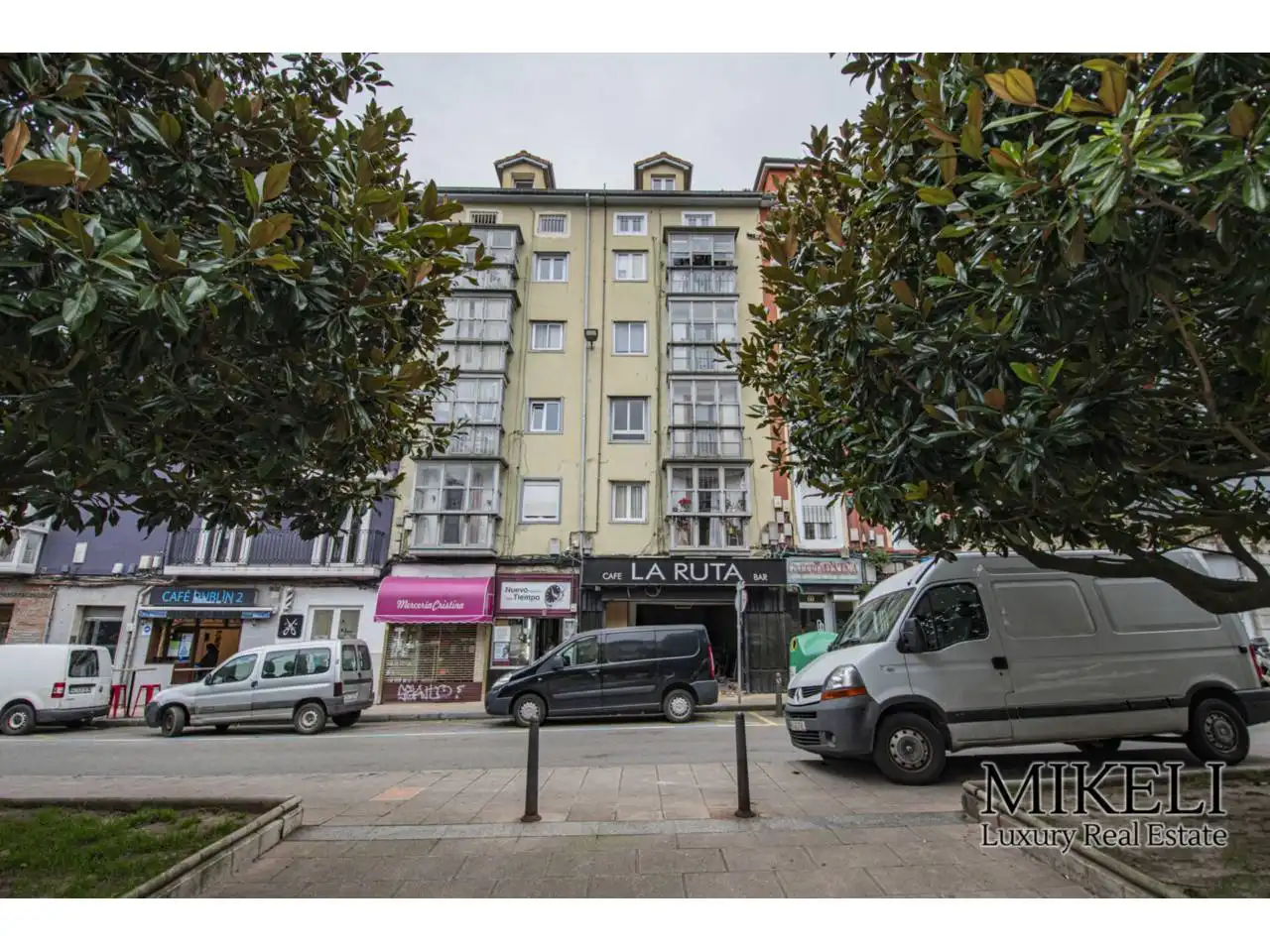 Vista exterior de Edificio en venta en Santander