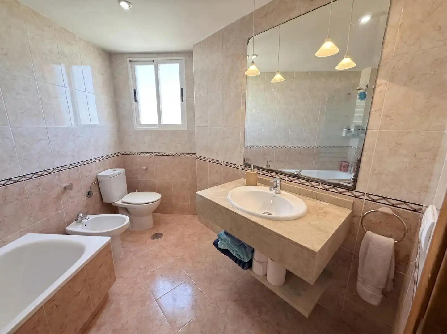 Baño de Ático en venta en Alicante / Alacant con Aire acondicionado, Terraza y Piscina comunitaria