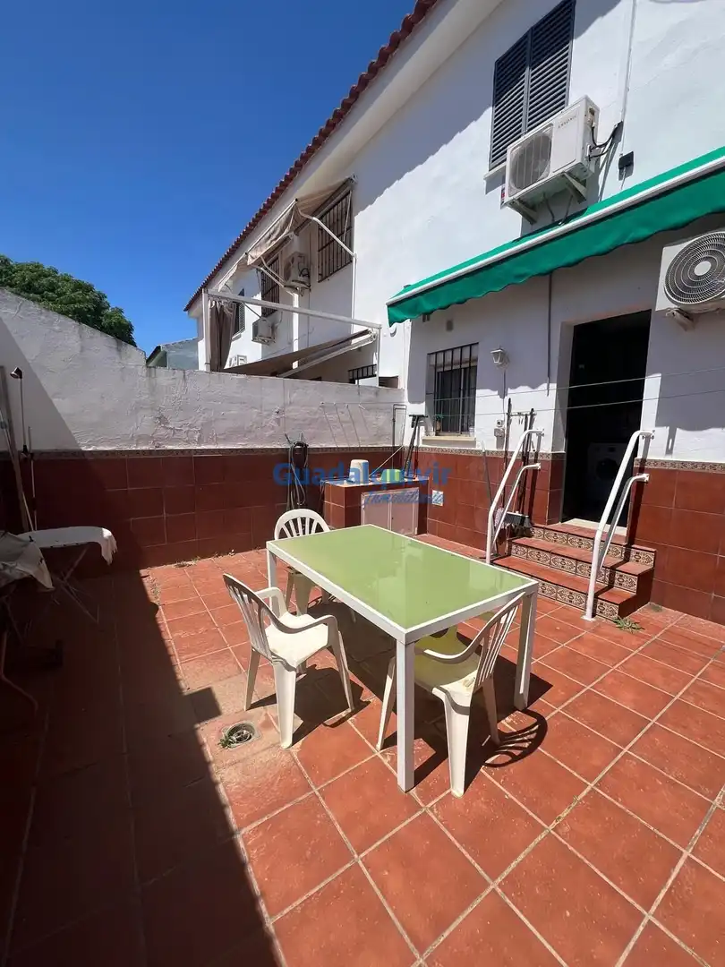 Terrassa de Casa adosada en venda en Montequinto amb Aire condicionat, Jardí privat i Traster