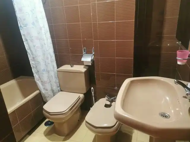Baño de Piso de alquiler en Santiago de Compostela  con Calefacción, Amueblado y Horno