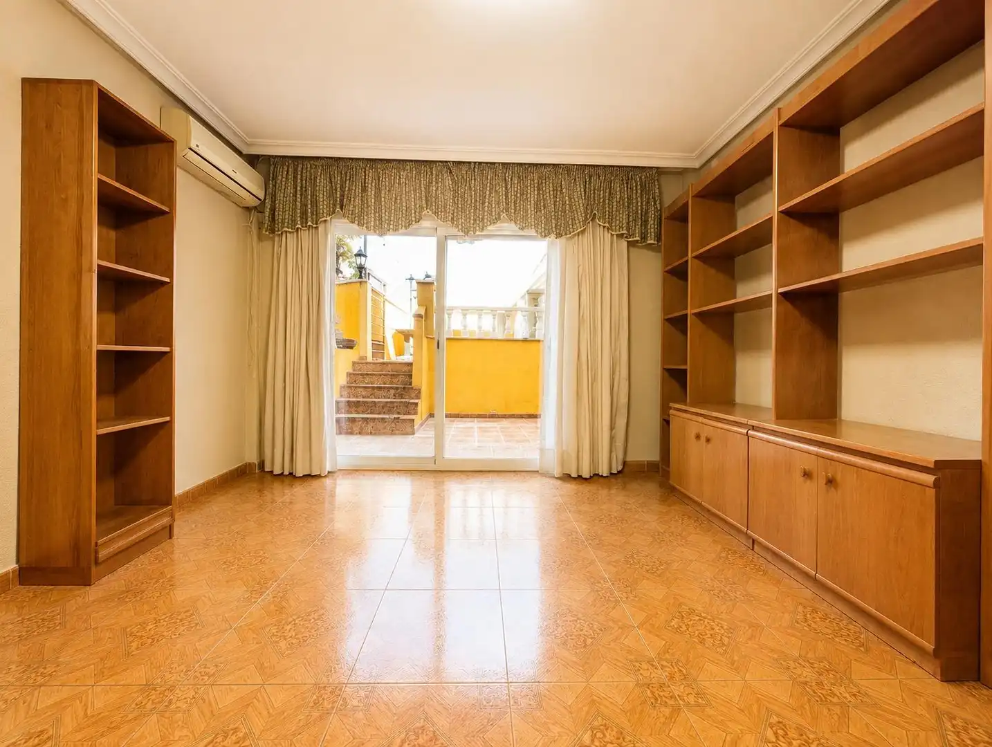 Sala de estar de Casa adosada en venta en Cox con Aire acondicionado, Terraza y Balcón