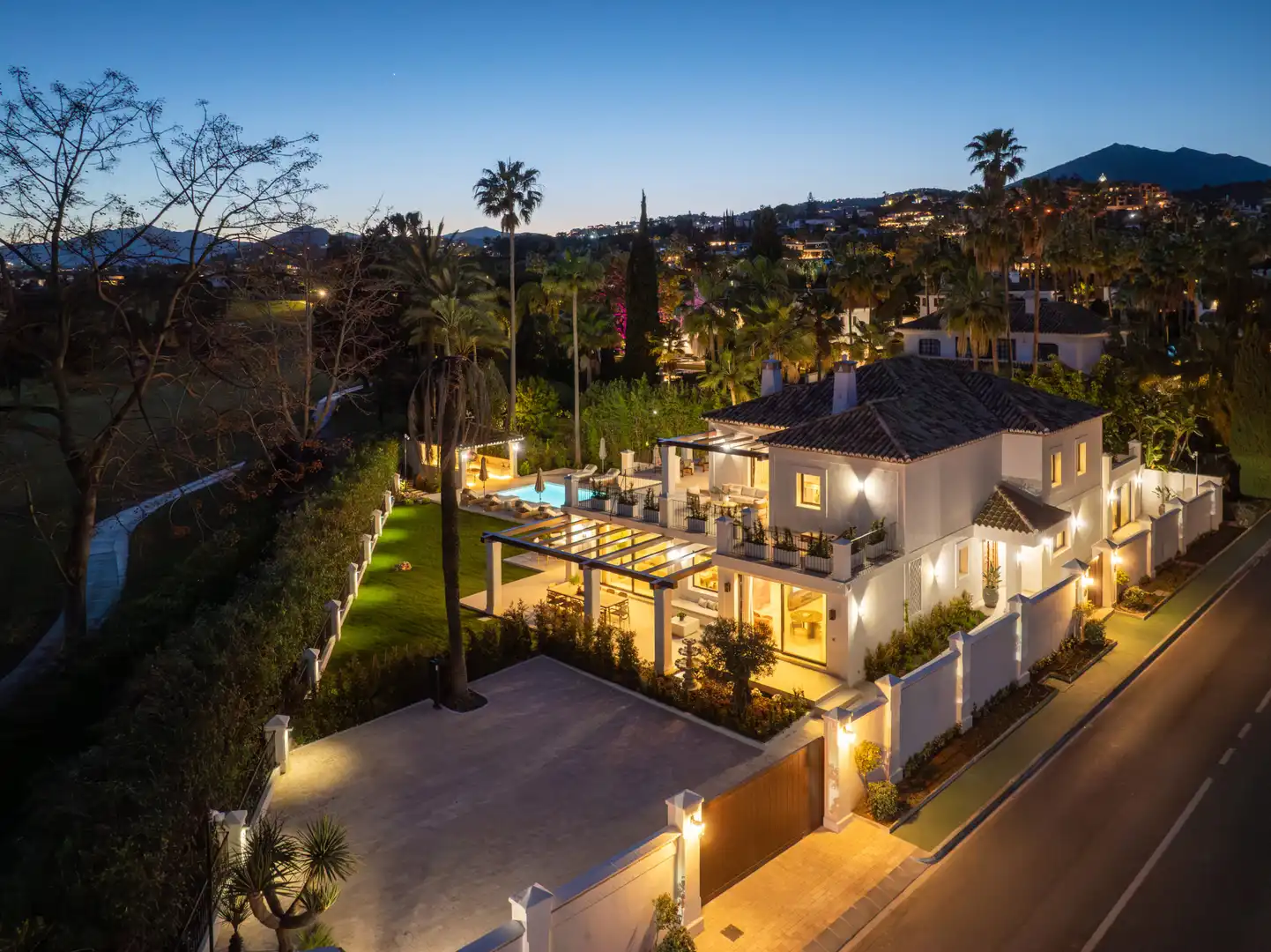 Casa con piscina in vendita a Nueva Andalucía, imagen 2