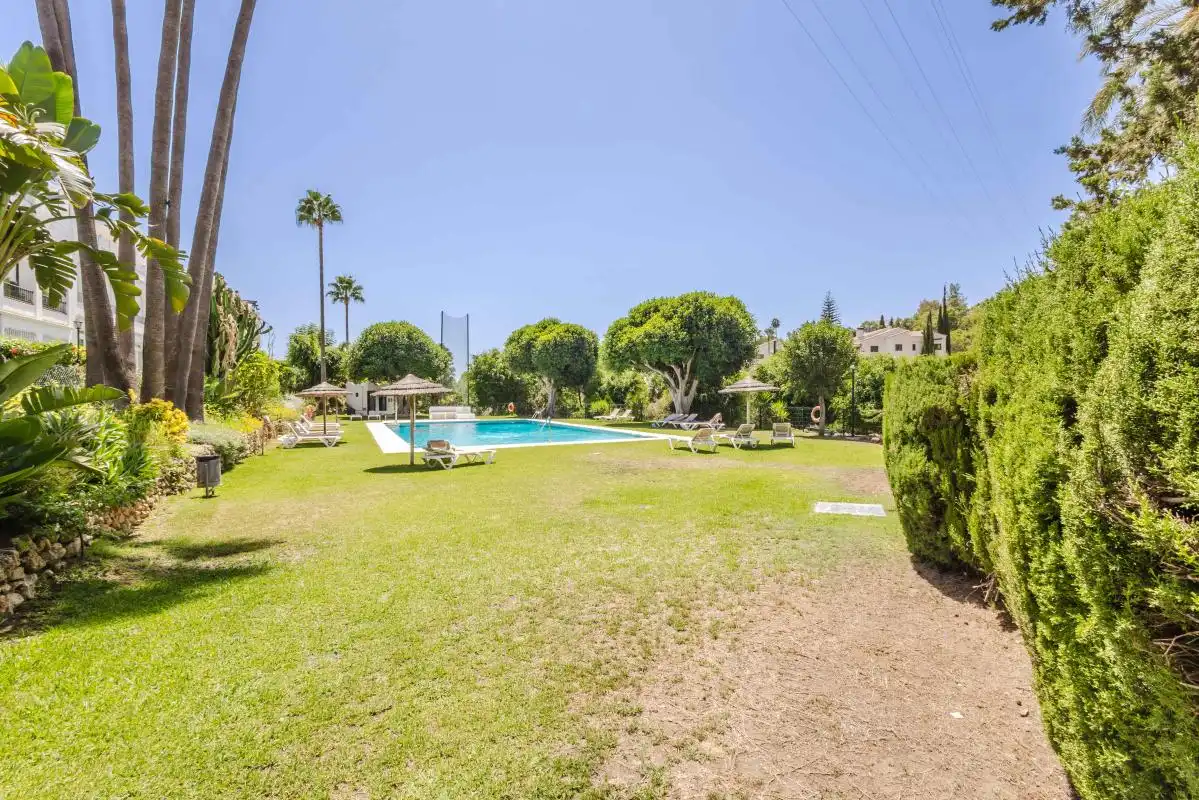 Jardí de Pis en venda en Benahavís amb Aire condicionat, Calefacció i Jardí privat