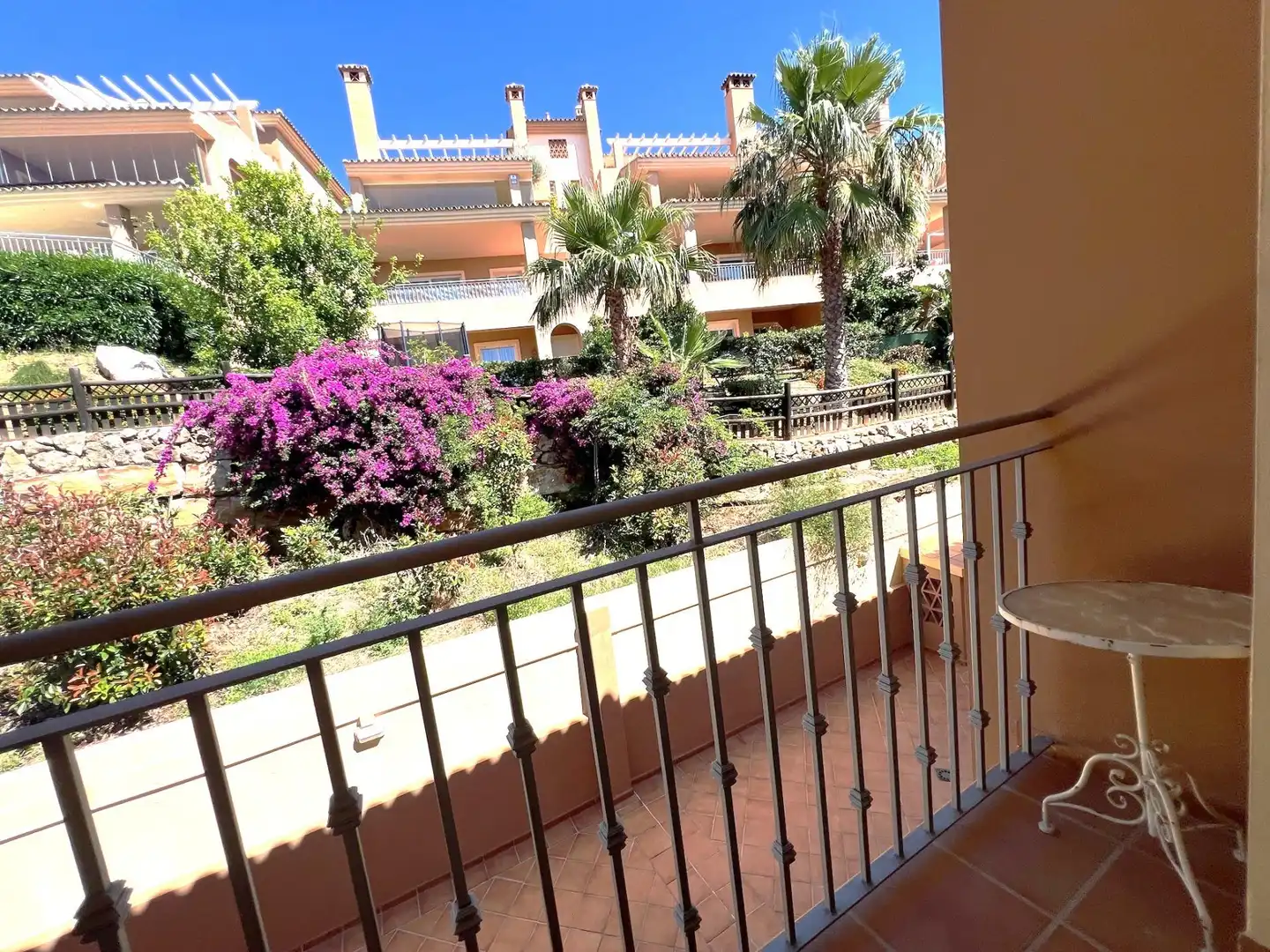 Vista exterior de Casa adosada en venda en Ojén amb Aire condicionat, Jardí privat i Terrassa