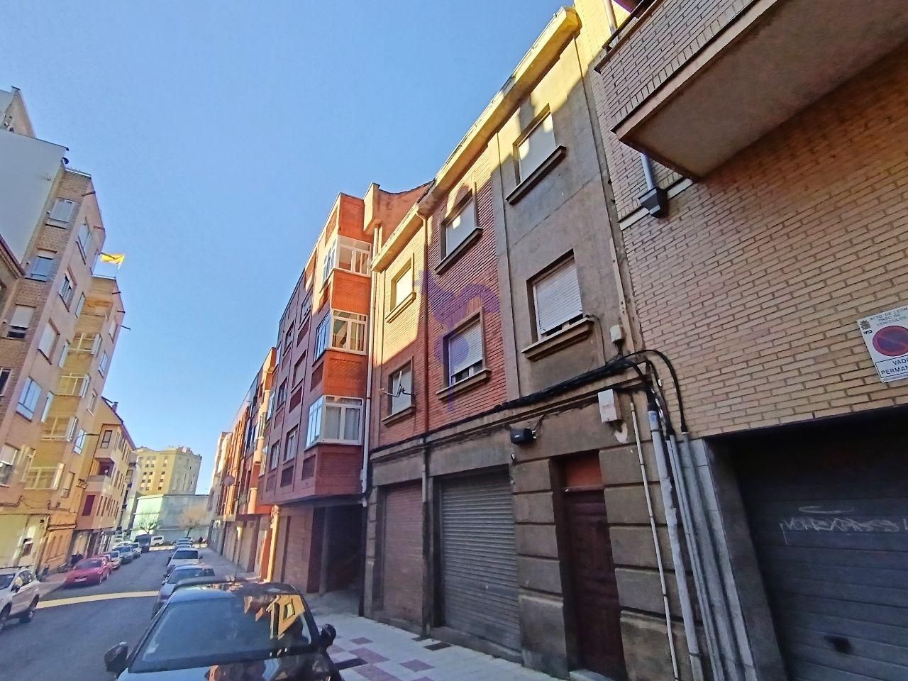 Vista exterior de Casa o xalet en venda en León Capital 
