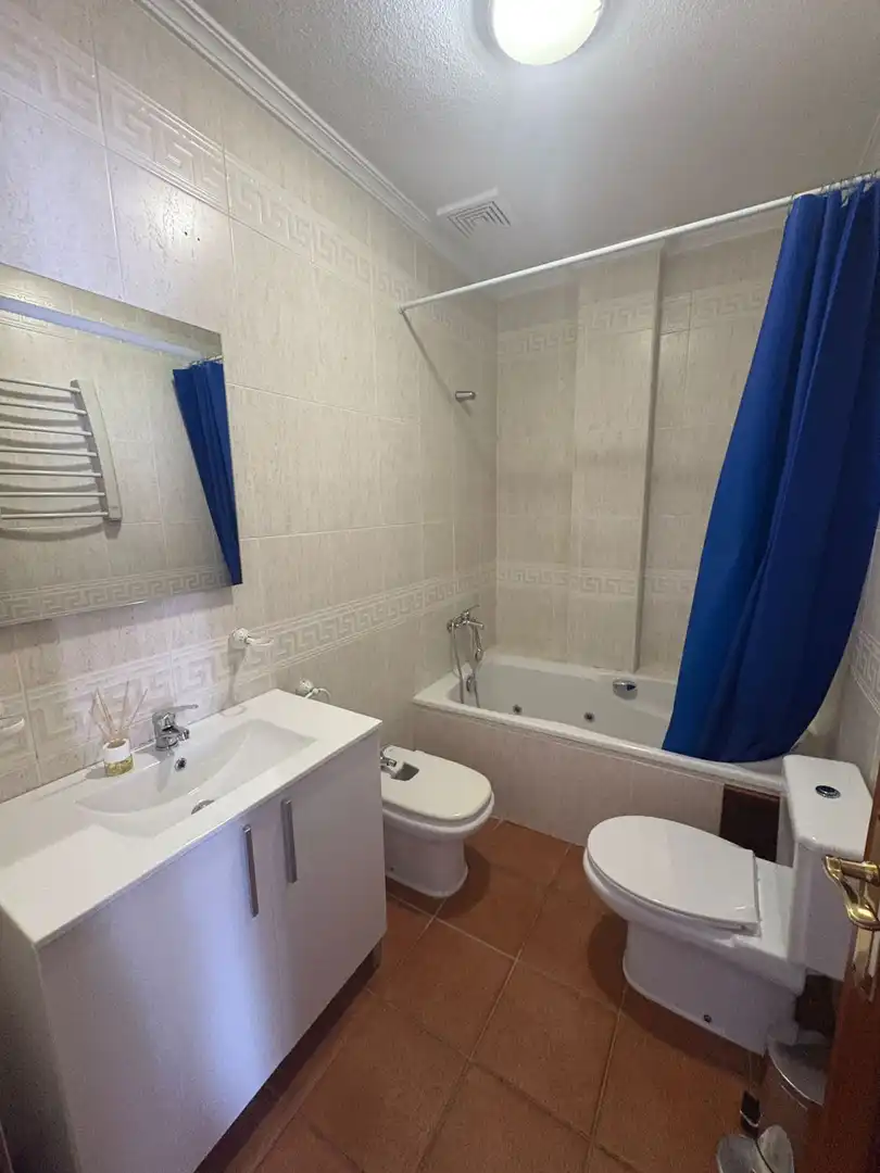 Bany de Casa o xalet de lloguer en Aljaraque amb Terrassa i Moblat