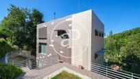 Vista exterior de Casa o xalet en venda en Sant Cugat del Vallès amb Aire condicionat, Terrassa i Piscina