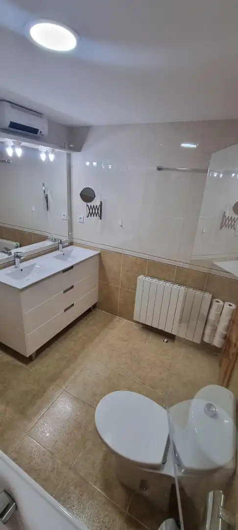 Bany de Pis en venda en Torrefarrera amb Aire condicionat, Terrassa i Balcó