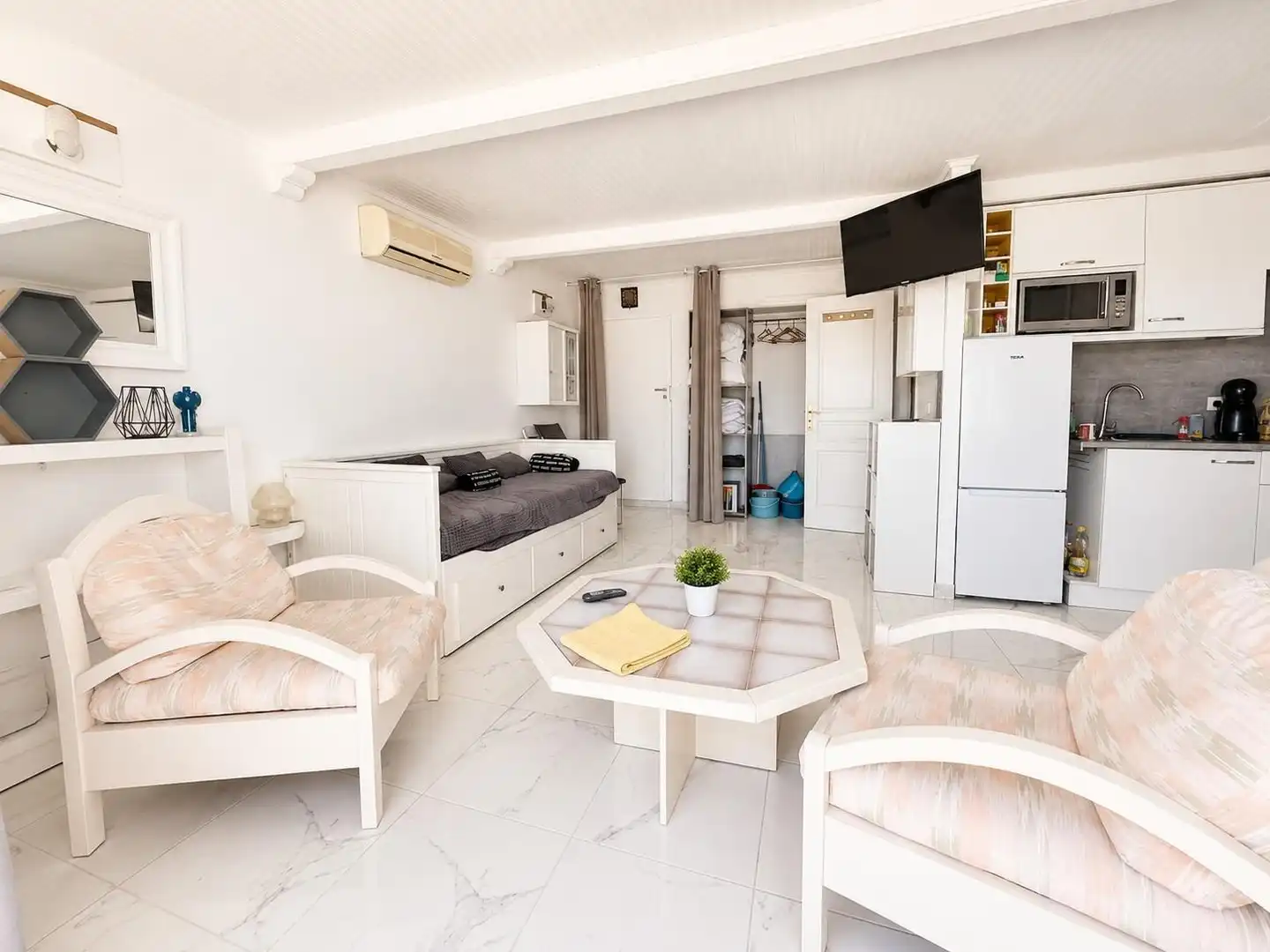 Living room of Attic for sale in Empuriabrava  with Air Conditioner, Heating and Terrace