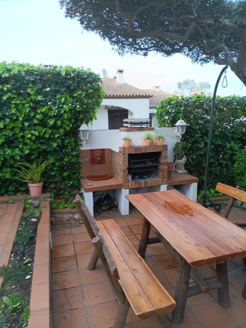 Casa o xalet de lloguer a Avinguda del Rosselló, Torre Valentina - Mas Vilar de La Mutxada - Treumal