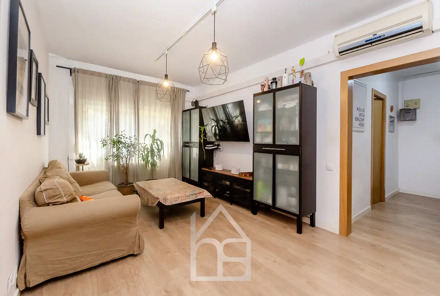 Living room of Flat for sale in Cornellà de Llobregat  with Air Conditioner, Heating and Parquet flooring