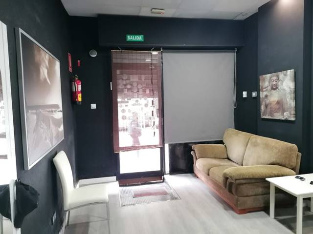 Local comercial en Venta en Maestro Guerrero en Parque Ayala - Jardín de la Abadía - Huelín