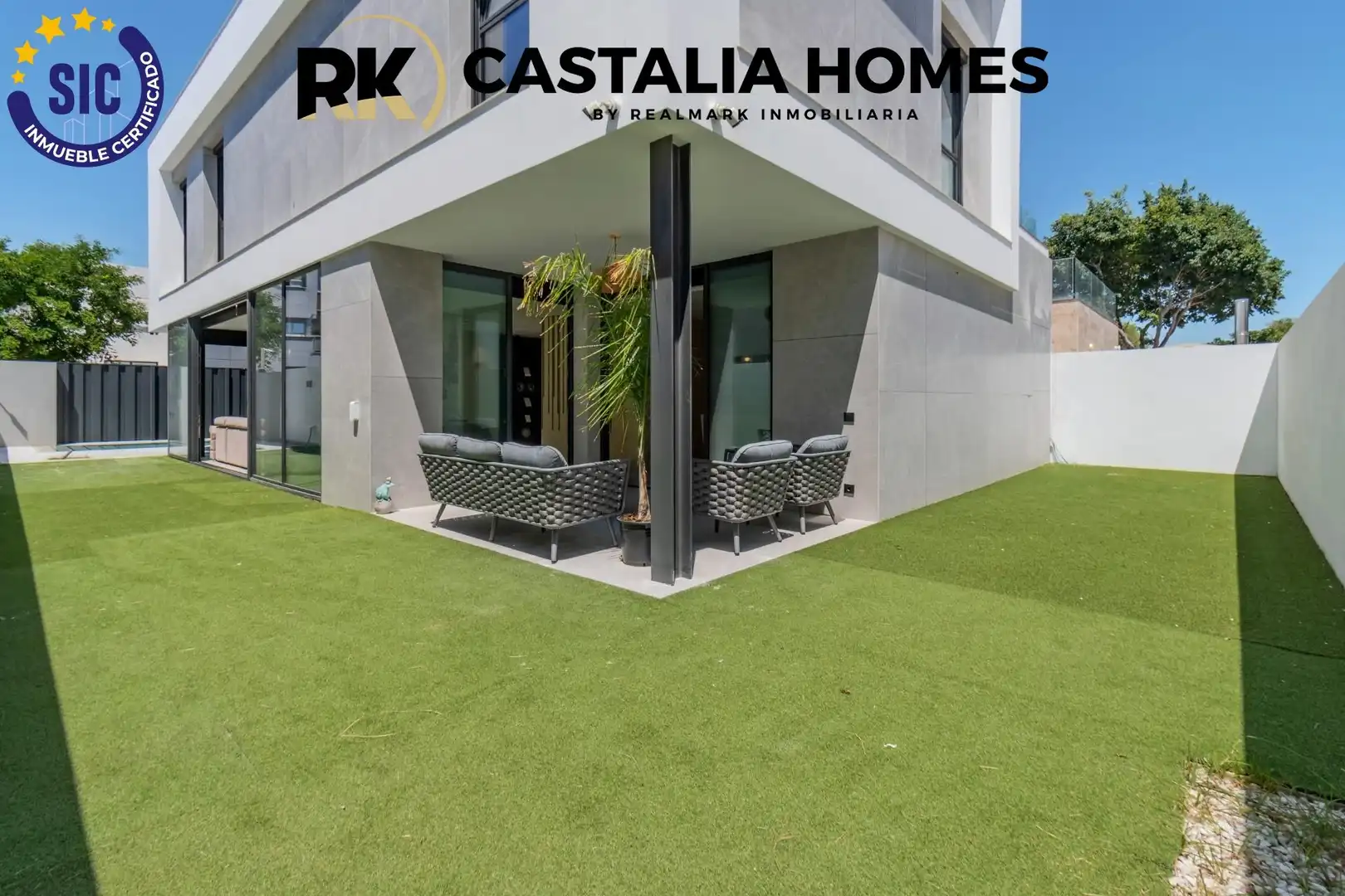 Vista exterior de Casa o xalet en venda en Castellón de la Plana / Castelló de la Plana amb Aire condicionat, Calefacció i Jardí privat