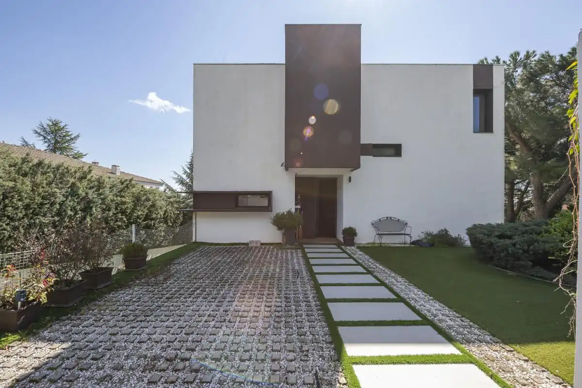 Vista exterior de Casa o xalet en venda en Valdemorillo amb Calefacció, Jardí privat i Terrassa