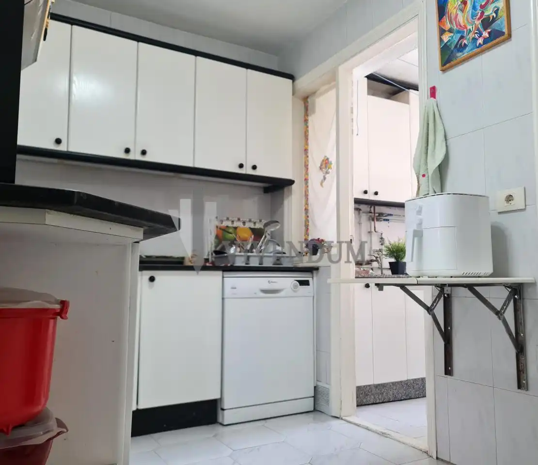 Cocina de Piso en venta en Vigo  con Calefacción, Terraza y Trastero