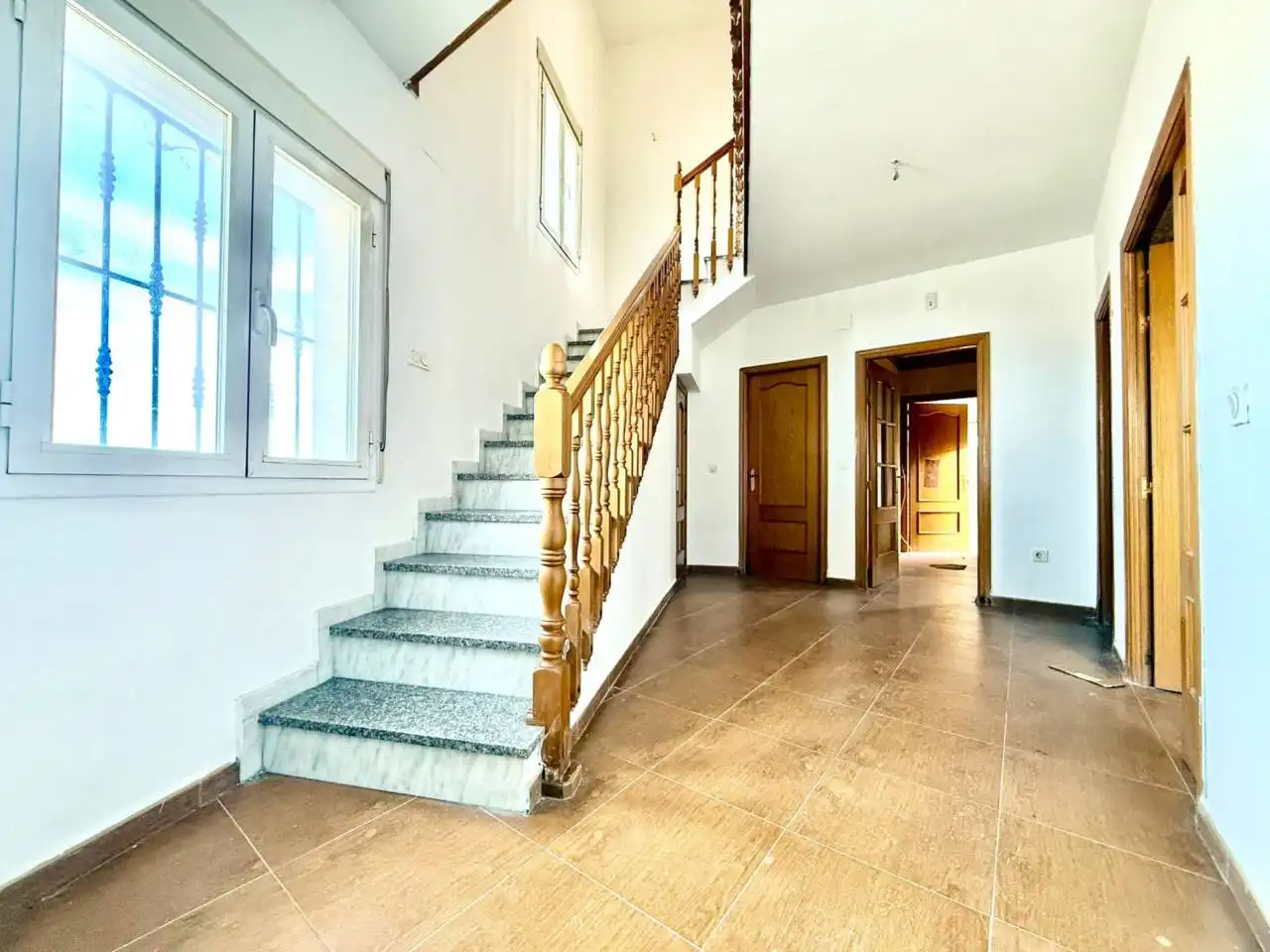 Casa adosada en venta en Miguel Esteban con Alarma y Piscina comunitaria