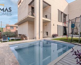 Swimming pool of Single-family semi-detached for sale in Abrera  with Air Conditioner, Heating and Private garden