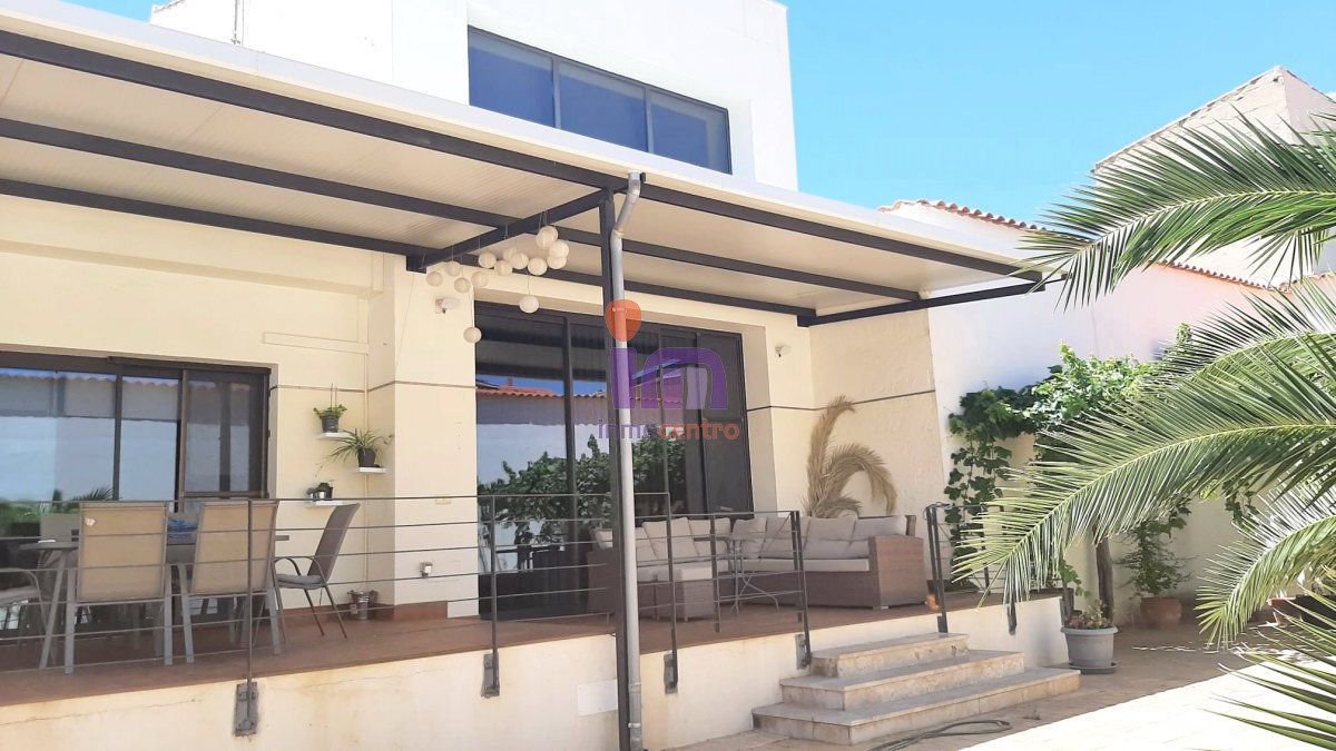Terrace of House or chalet for sale in Valdepeñas  with Air Conditioner, Heating and Private garden