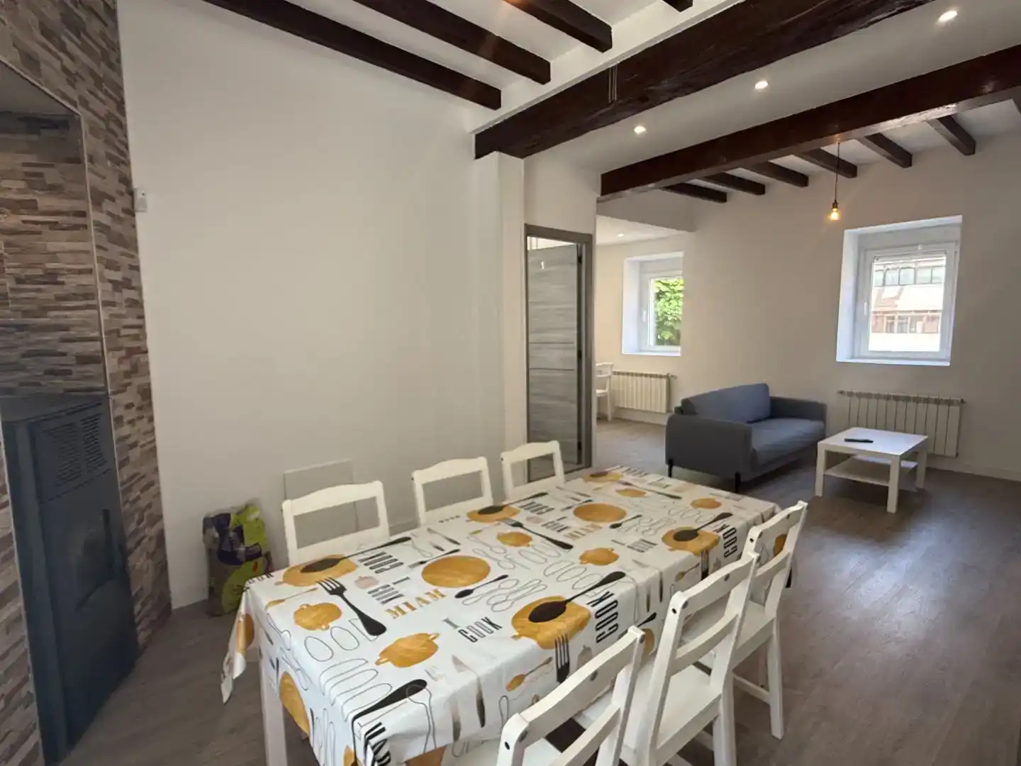 Esszimmer von Haus oder Chalet zur Miete in Santander mit Privatgarten, Möbliert und Ofen