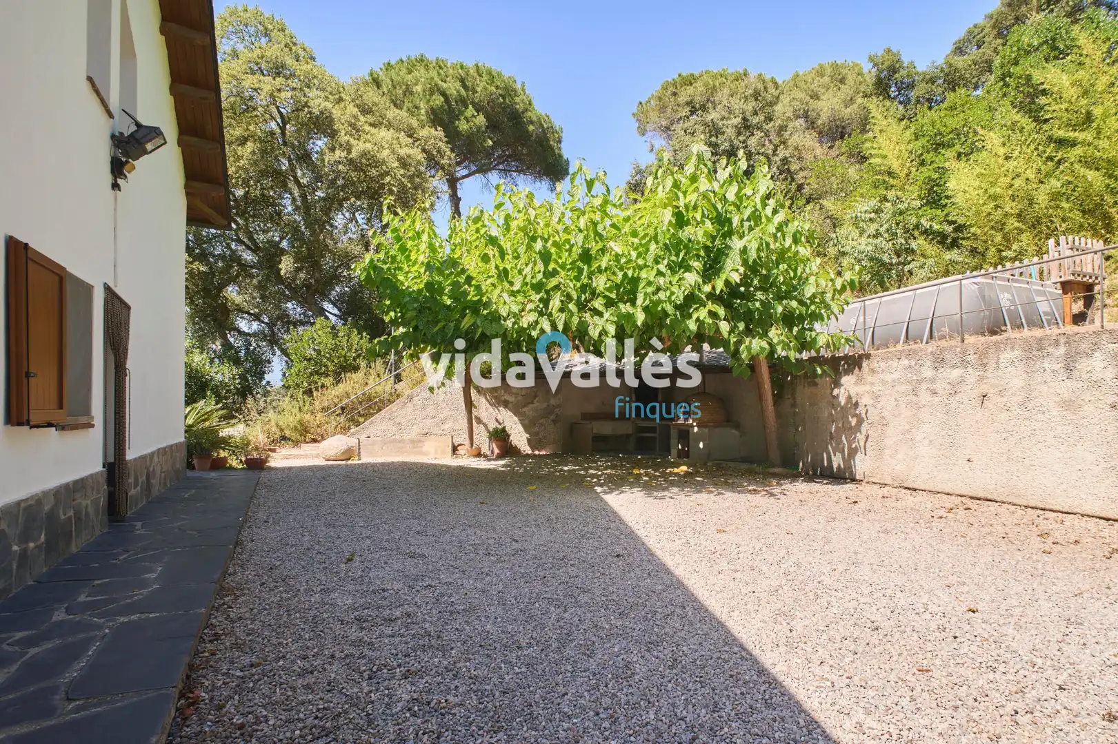 Vista exterior de Casa o xalet en venda en Vallgorguina amb Aire condicionat, Calefacció i Jardí privat