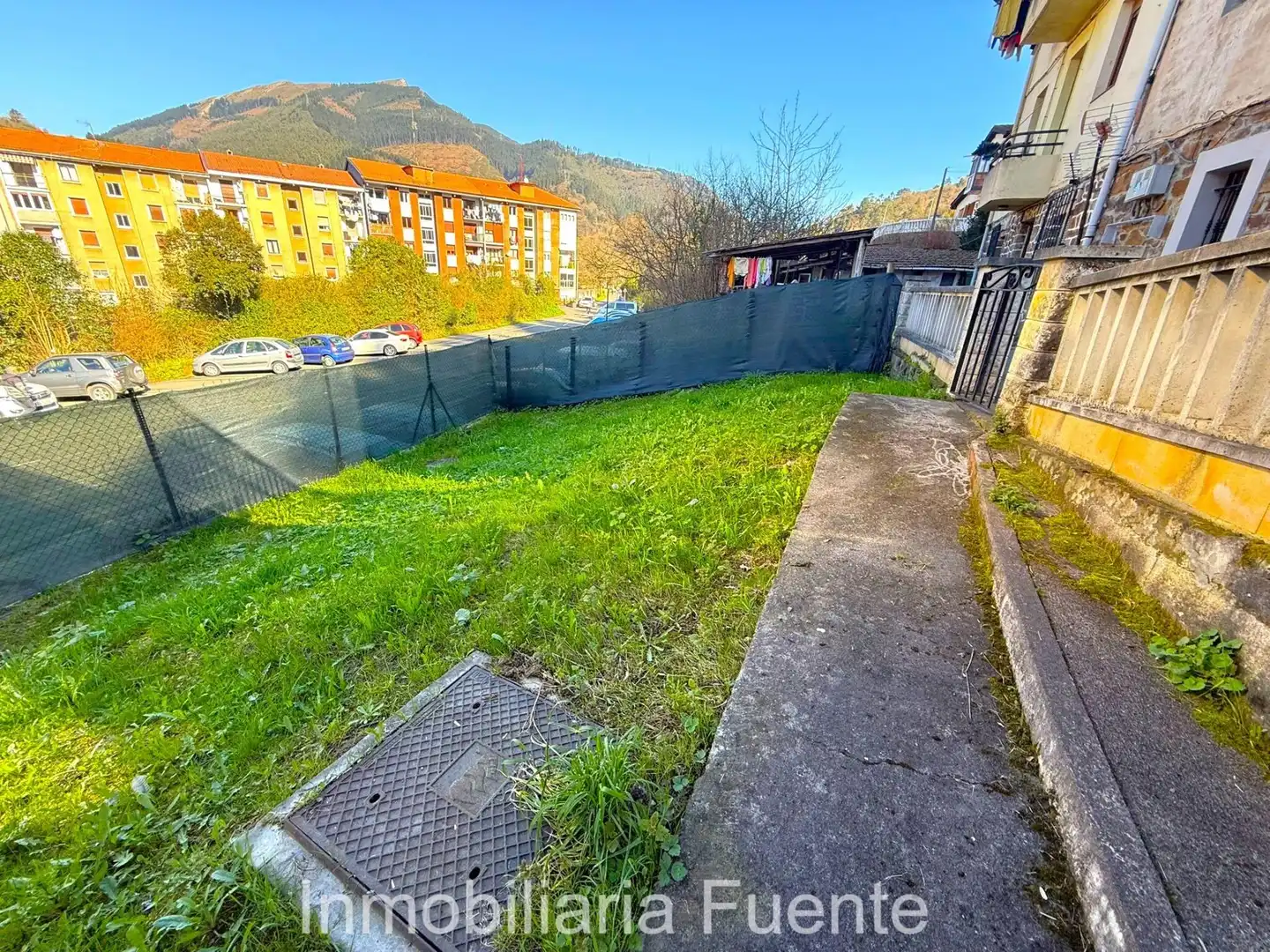 Vista exterior de Planta baixa en venda en Güeñes amb Calefacció, Jardí privat i Moblat