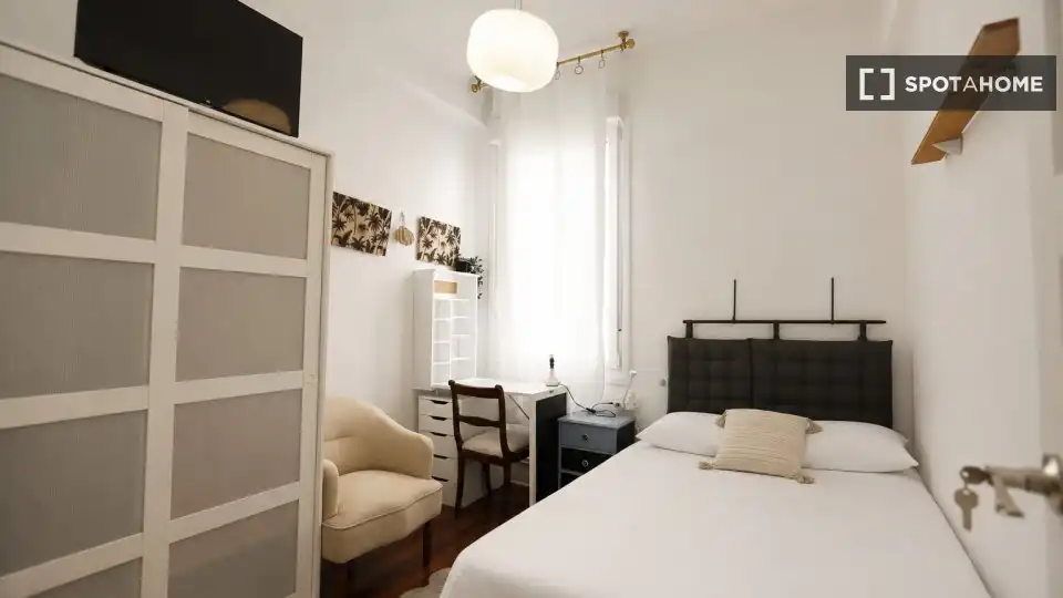 Bedroom of Flat for share in Bilbao   with Air Conditioner, Heating and Terrace