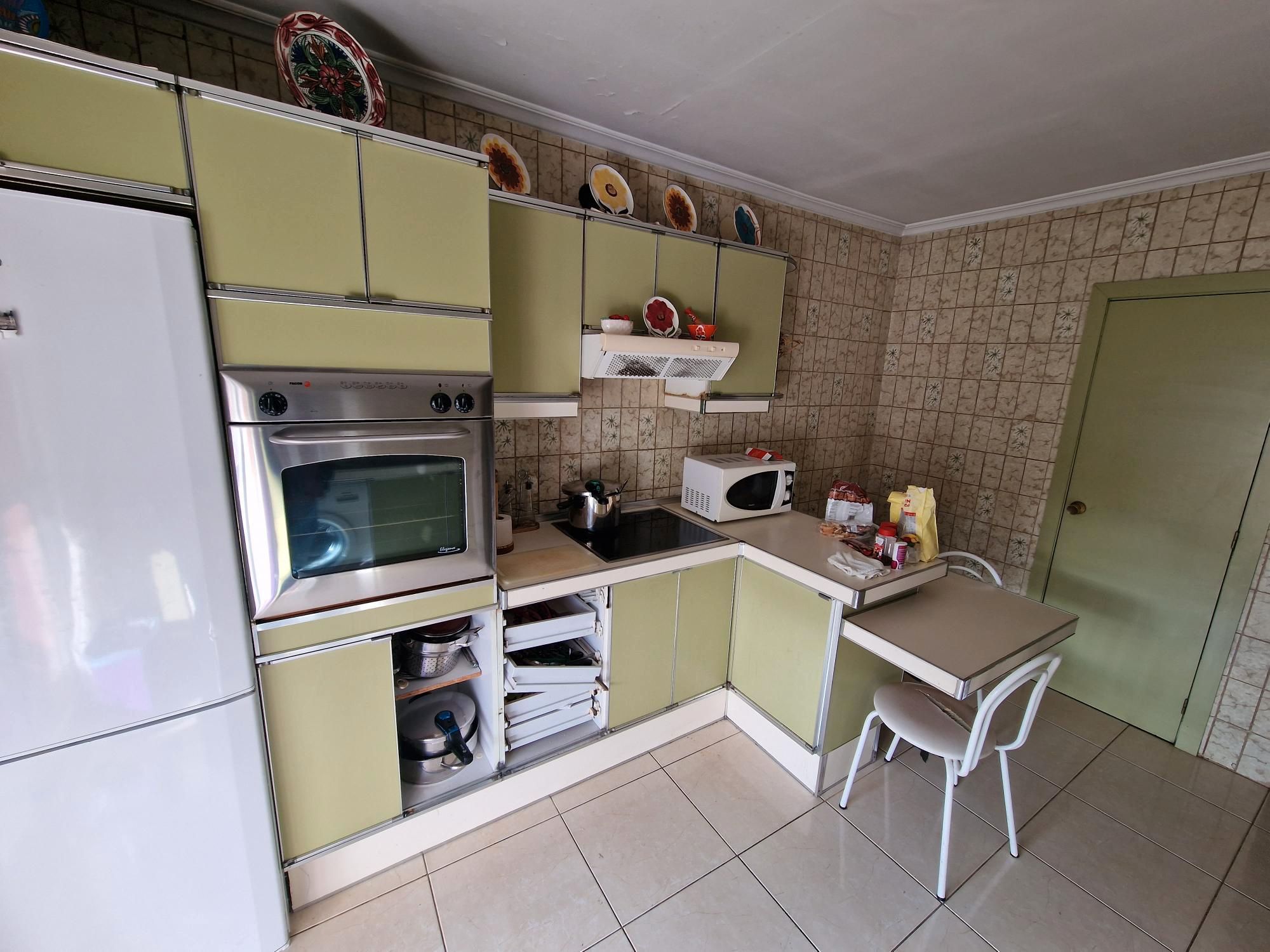 Kitchen of Flat for sale in Ourense Capital   with Parquet flooring, Oven and Washing machine