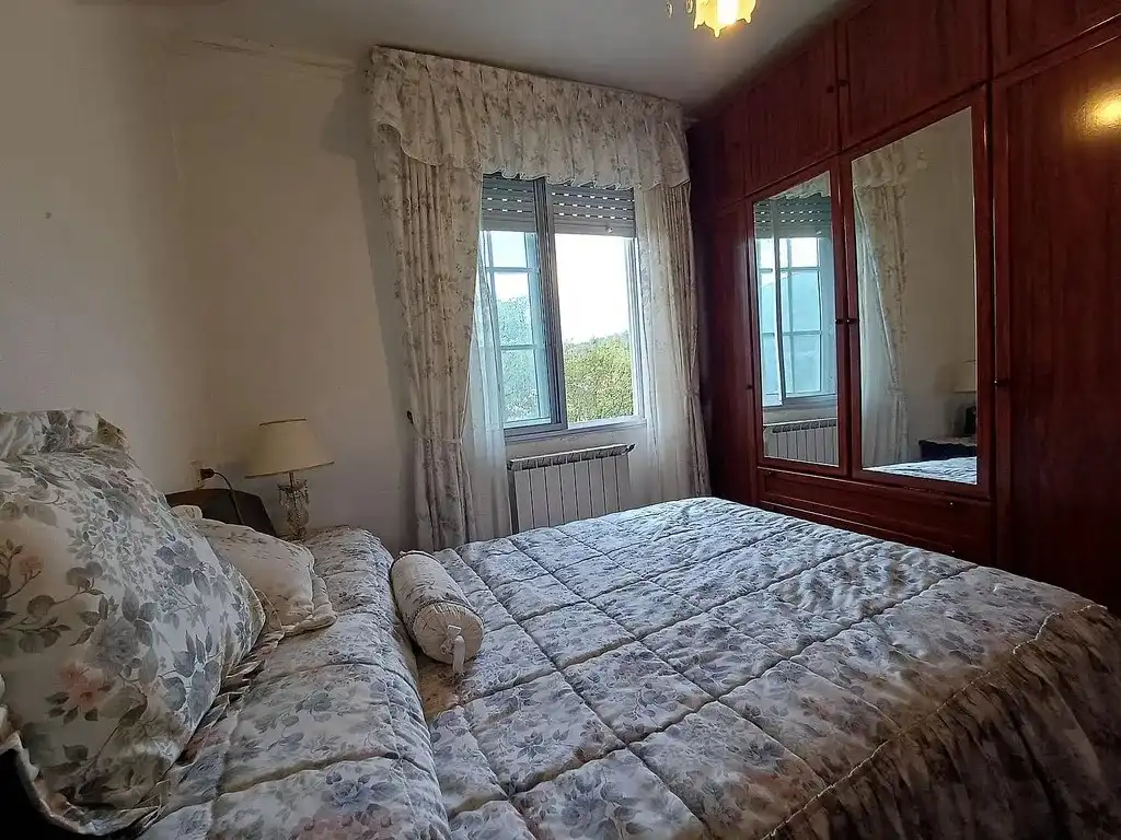 Dormitori de Casa o xalet en venda en Mondariz amb Calefacció, Jardí privat i Parquet