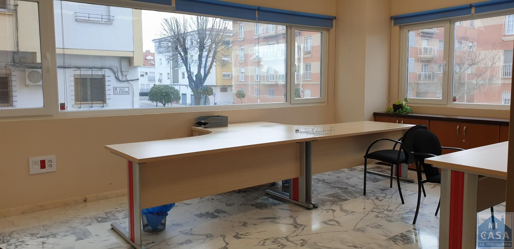 Office to rent in Sur