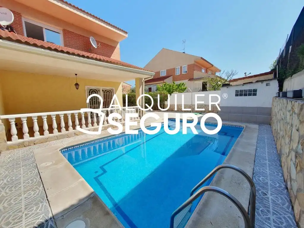Exterior view of Houses for rent in Batres  with Heating, Terrace and Swimming Pool