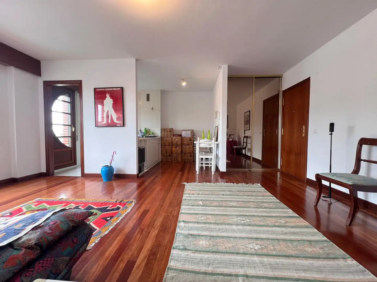 Sala de estar de Piso en venta en Castro-Urdiales con Calefacción, Terraza y Piscina comunitaria