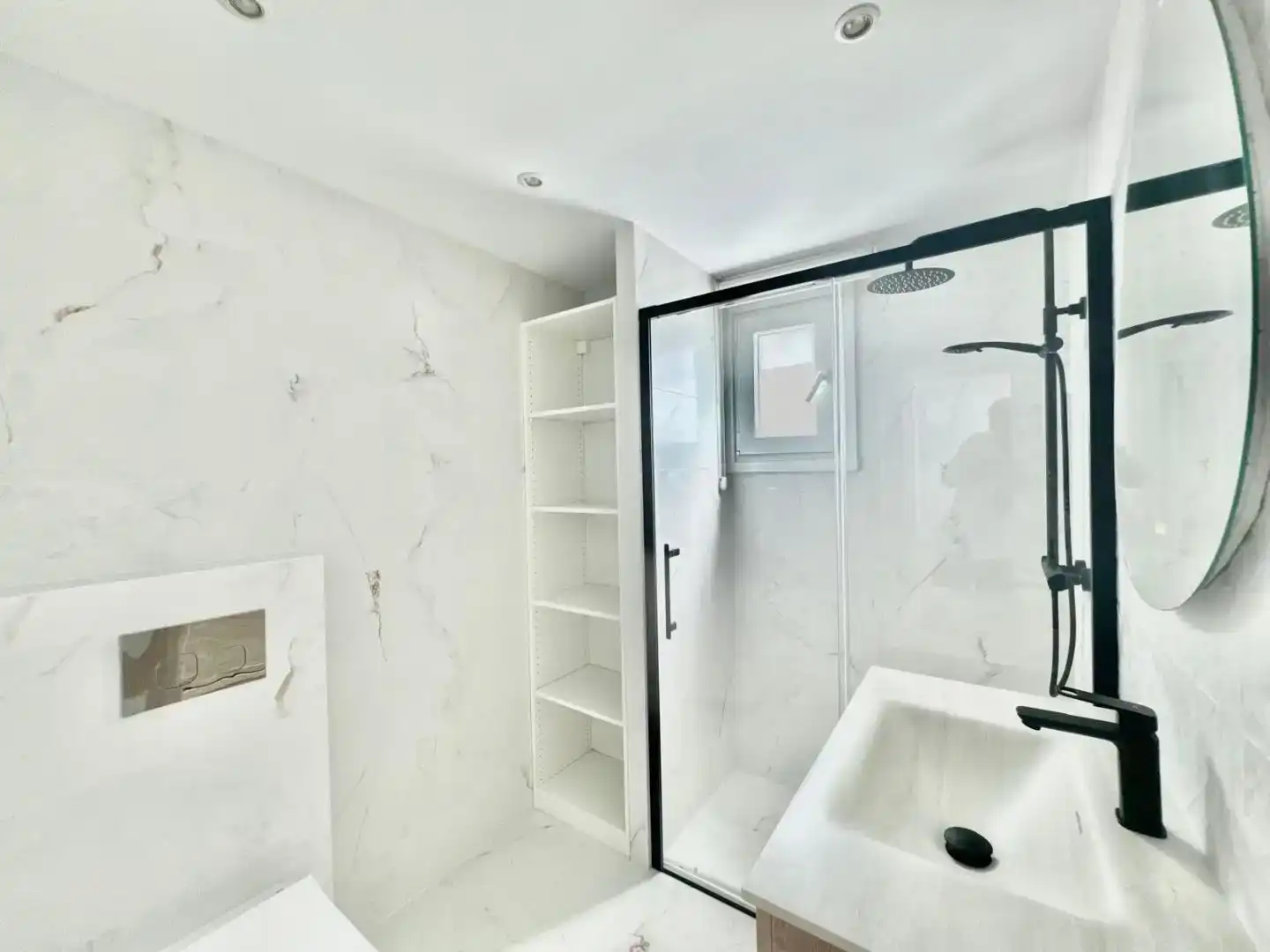 Baño de Piso en venta en Marbella con Aire acondicionado
