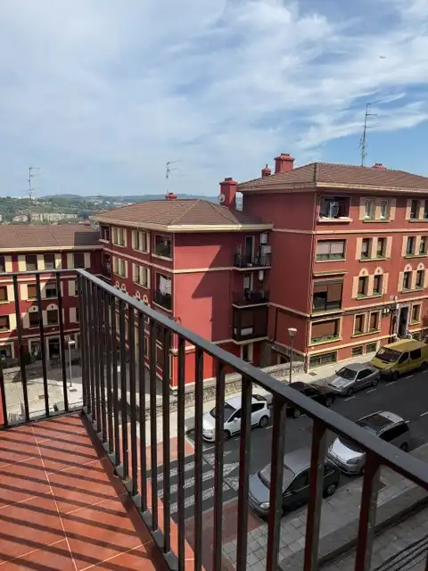 Pis amb terrassa en venda a Grupo 1 de Mayo