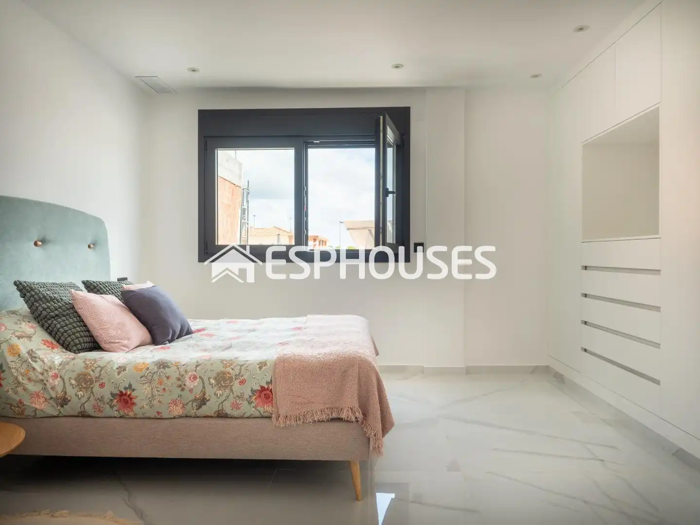Habitación de Casa adosada en venta en San Pedro del Pinatar con Aire acondicionado, Terraza y Piscina